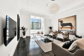 Paris End of St Kilda Apartment, Melbourne